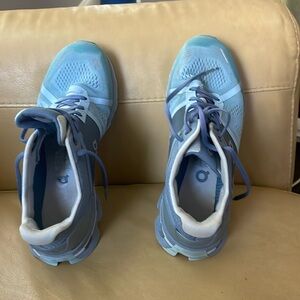 Tennis shoes cloud brand